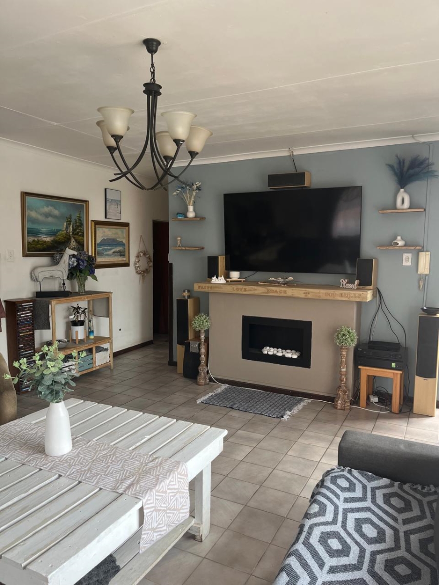 5 Bedroom Property for Sale in Noorsekloof Eastern Cape